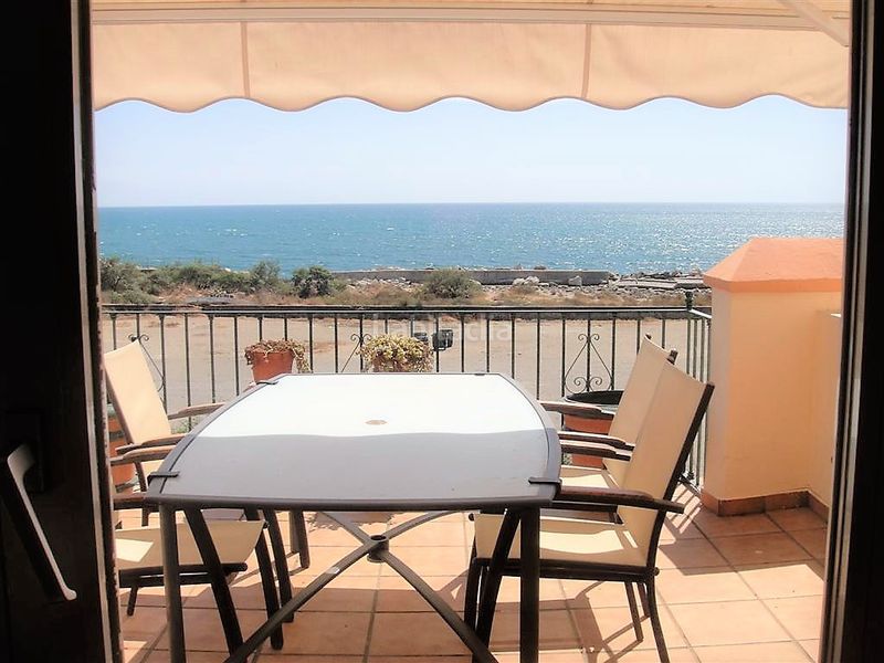 Foto 55fc4d34-a16d-4e21-b9d3-47f88ac3e59b. Casa adosada en belgravia club 161 impresionante casa adosada frontal al mar, . en Estepona
