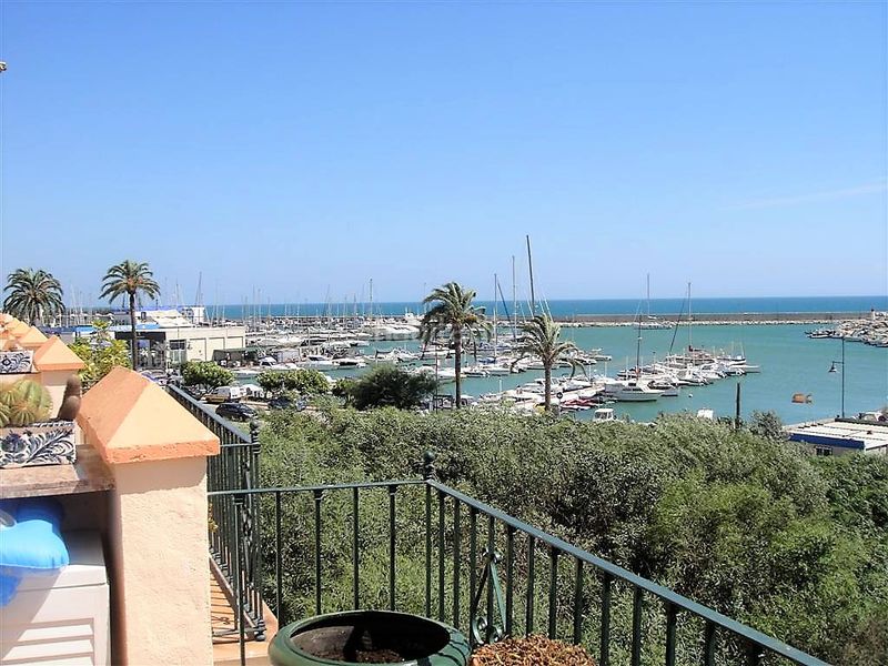 Foto 9f320002-5b59-4181-bf56-29e205998f48. Casa adosada en belgravia club 161 impresionante casa adosada frontal al mar, . en Estepona