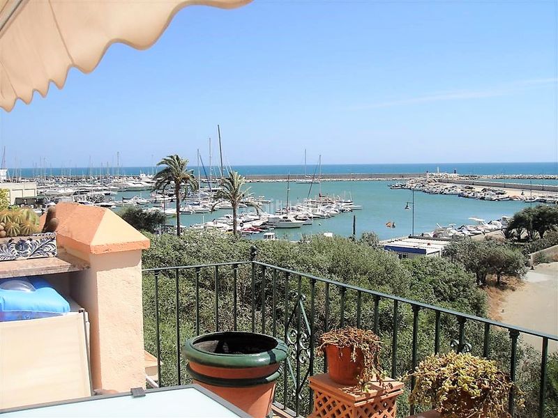 Foto d917e1dd-df6d-483a-9faf-4e19be814bea. Casa adosada en belgravia club 161 impresionante casa adosada frontal al mar, . en Estepona