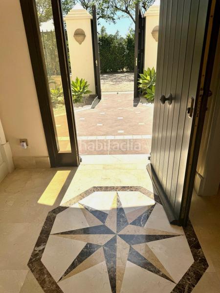 Foto 09597f75-714a-4568-8aa3-97608e7f56de. Casa amb calefacció aparcament piscina a Los Llanos Estepona