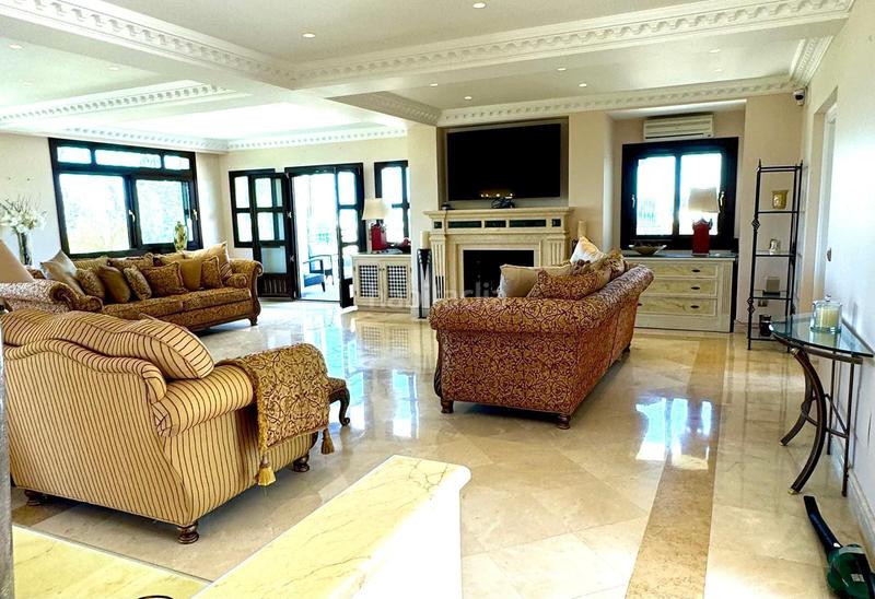 Foto 111d2707-5161-4a66-b959-65cc19e09604. Casa amb calefacció aparcament piscina a Los Llanos Estepona