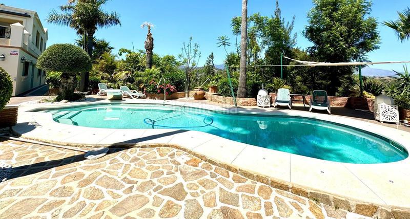 Foto 18520a04-79be-42a6-b8a7-114f317c7aa3. Casa amb calefacció aparcament piscina a Los Llanos Estepona