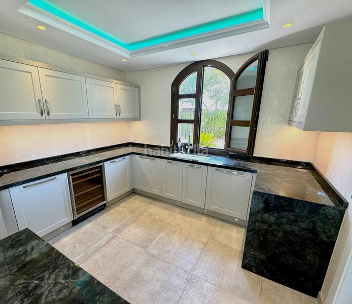 Foto 31bb09fd-514a-4f5e-a60a-4aaf48b06088. Casa amb calefacció aparcament piscina a Los Llanos Estepona