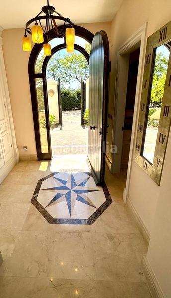 Foto 3d82c238-2fc7-4234-8f26-2649acf599dd. Casa amb calefacció aparcament piscina a Los Llanos Estepona