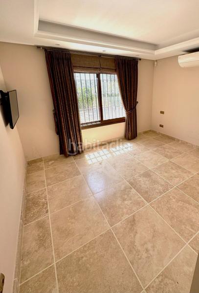 Foto 3fb30c80-28d8-4dc5-8f72-86121f01b500. Casa amb calefacció aparcament piscina a Los Llanos Estepona