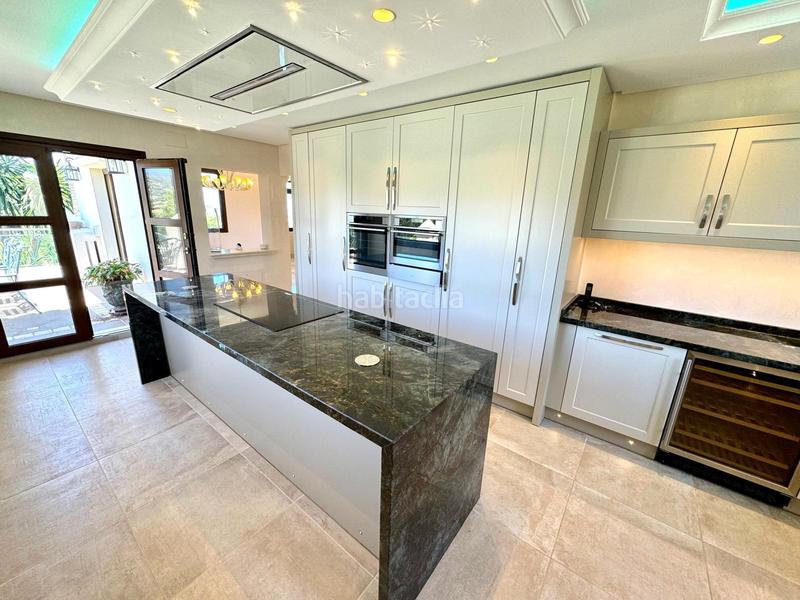 Foto 58d5190d-d06e-424d-8f1f-dc7bc184782b. Casa amb calefacció aparcament piscina a Los Llanos Estepona