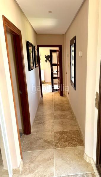 Foto 8099b190-00a2-423c-b006-9e299b61054c. Casa amb calefacció aparcament piscina a Los Llanos Estepona