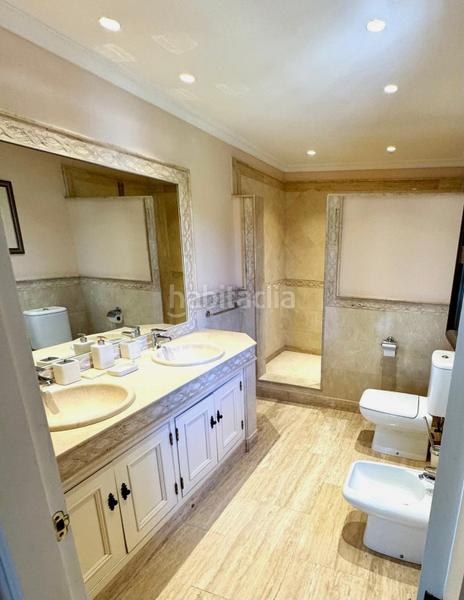 Foto 870e5fb2-7f29-4342-9aee-be857852ccab. Casa amb calefacció aparcament piscina a Los Llanos Estepona