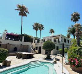 Casa a Los Llanos. Impresionante villa zona el padrón , estepona!