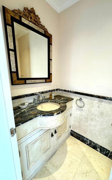 Foto d25f44ca-e4ff-4387-bdae-e362c59fcc1b. Casa amb calefacció aparcament piscina a Los Llanos Estepona