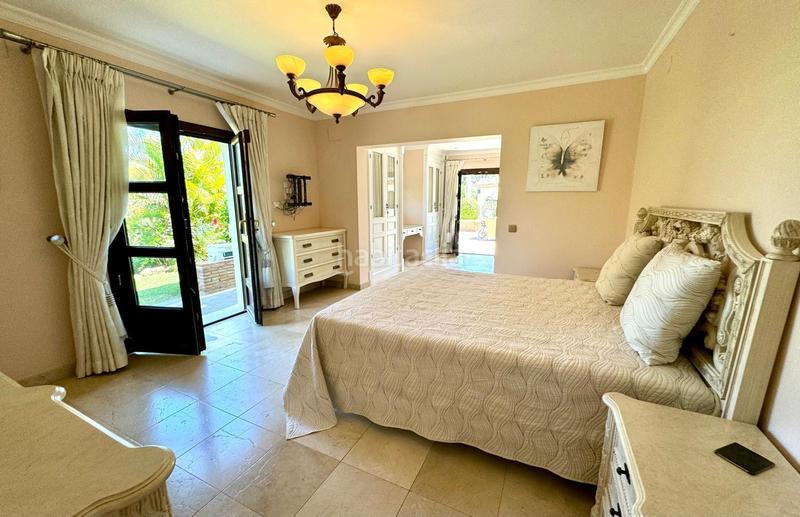 Foto dfc887b8-833a-4eb3-a0f0-46ff4c259020. Casa amb calefacció aparcament piscina a Los Llanos Estepona