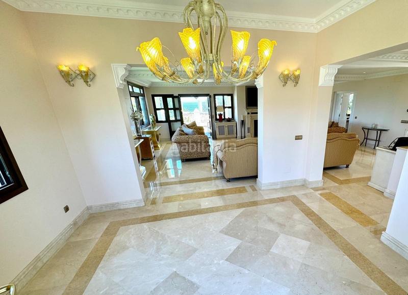 Foto e4204a3b-7543-4136-be2f-df2142a23b8f. Casa amb calefacció aparcament piscina a Los Llanos Estepona