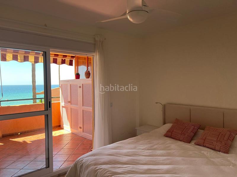 Foto a1c9bc6e-9be7-432f-86e3-d16b1a8f2bd7. Alquiler apartamento impresionante apartamento en primera línea de playa, oeste! en Estepona