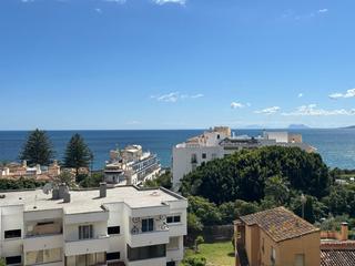 Apartamento en N/a. Amplio apartamento con vistas panorámicas al mar en el puerto de