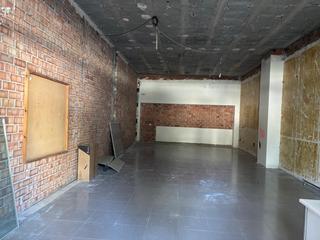 Lloguer Local Comercial a Puerto de Estepona. Oportunidad única de alquiler local comercial, estepona