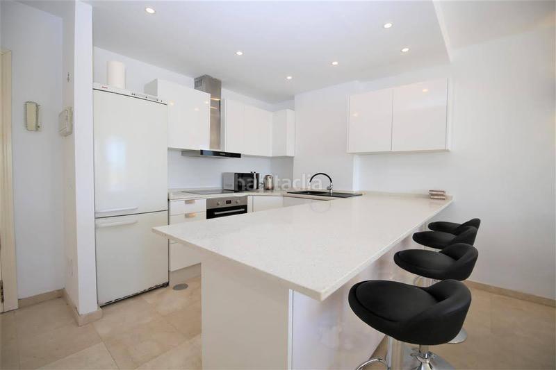 Foto 34bab037-7f60-4f04-82bb-6cd08a3ef0e2. Apartament amb aparcament piscina a puerto de Estepona Estepona
