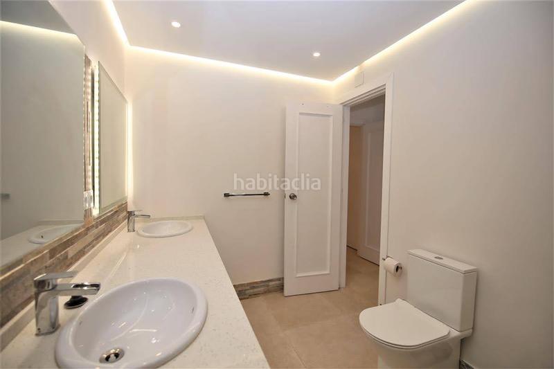 Foto f4e8a646-3829-4c8f-bb27-4cc9fb3a9956. Apartament amb aparcament piscina a puerto de Estepona Estepona