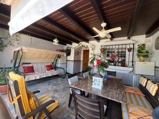 Casa adossada en Zona Calvario. Oportunidad impresionante casa adosada en estepona.