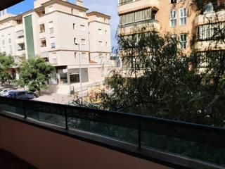 Pis a San Luis de Sabinillas. Luminoso apartamento con terraza, piscina y garaje en sabinillas