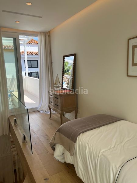 Foto 8a8539f6-dea3-49b3-bd92-65f9215af8c0. Casa adossada amb calefacció a Centro Estepona