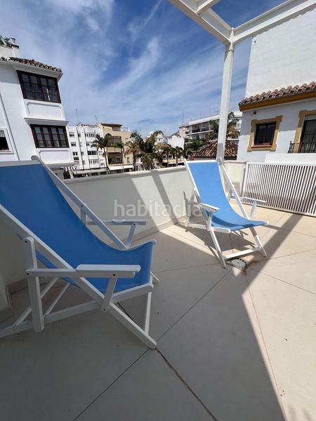 Foto a21c115f-a3cf-44e3-bb44-943cf89d22de. Casa adossada amb calefacció a Centro Estepona