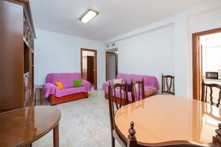 Rent Flat in Calle tórtola 28. Atencion estudiantes. alquiler de piso de 4 dormitorios en el ba