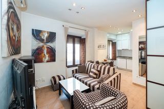 Affitto Appartamento in Calle horno del cerezo 8. Apartamento en alquiler junto gran capitan. amueblado, un dormit