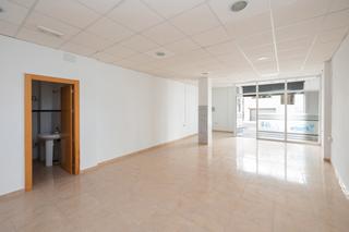 Local Comercial a Calle rosario 8. Local comercial en pleno centro de armilla