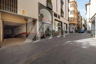 Aparcament cotxe a Calle puentezuelas 38. Centro de la ciudad. amplia plaza de garaje con fácil acceso.