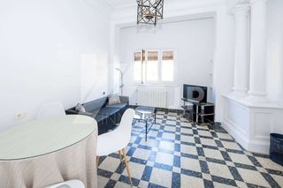 Miete Etagenwohnung  Calle azacayas. Estudiantes. alquiler de piso de 4 dormitorios y 2 baños junto a