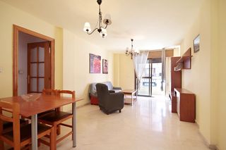 Miete Etagenwohnung in Calle sócrates 16. Alquiler estudiantes. proximo curso universitario. piso de 4 dor