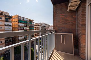 Rent Flat in Camino de ronda 93. Camino de ronda. piso con calefacción central. 4 dormitorios, 2