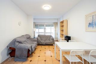 Alquiler Piso en Calle méndez núñez 4. Junto plaza einstein.  curso universitario piso con 3 dormitorio