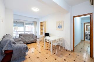 Location Appartement à Calle méndez núñez 4. Junto plaza einstein.  curso universitario piso con 3 dormitorio
