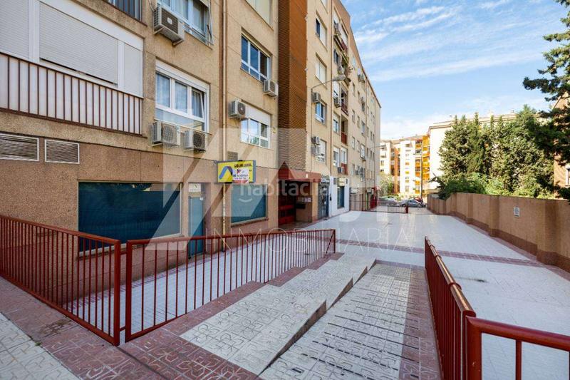 Foto 3b33593b-ffee-466a-b1c7-cd84daca8941. Affitto locale commerciale in calle gardenia 23 in Granada