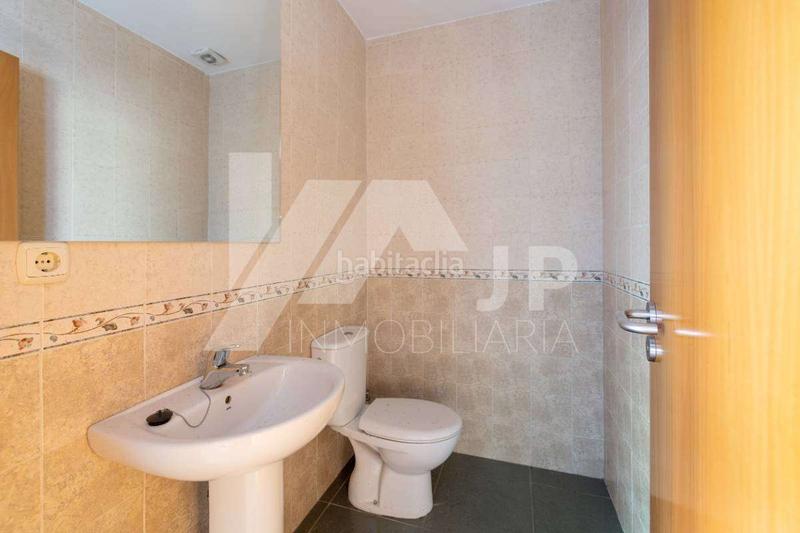 Foto b2e6872f-6c64-47eb-9381-b017b9c18a27. Rent business premise in calle gardenia 23 in Fígares Granada