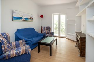 Rent Flat in Calle martínez de la rosa 19. Piso en alquiler para 5 estudiantes