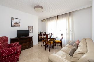 Miete Etagenwohnung in Calle emperatriz eugenia 11. Junto plaza de gran capitán. amplio piso  de 5 dormitorios y 3 b