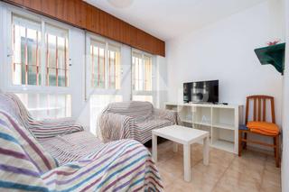 Miete Etagenwohnung  Calle hinojosa. Disponible  piso en la zona de san jeronimo compuesto de 2 dormi