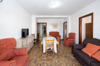 Miete Etagenwohnung  Calle pedro antonio de alarcón. Precioso piso amueblado con calefacción central en calle emperat