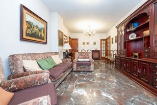 Location Appartement  Calle trajano. Alquiler de piso en calle trajano, centro de granada. muy cerca