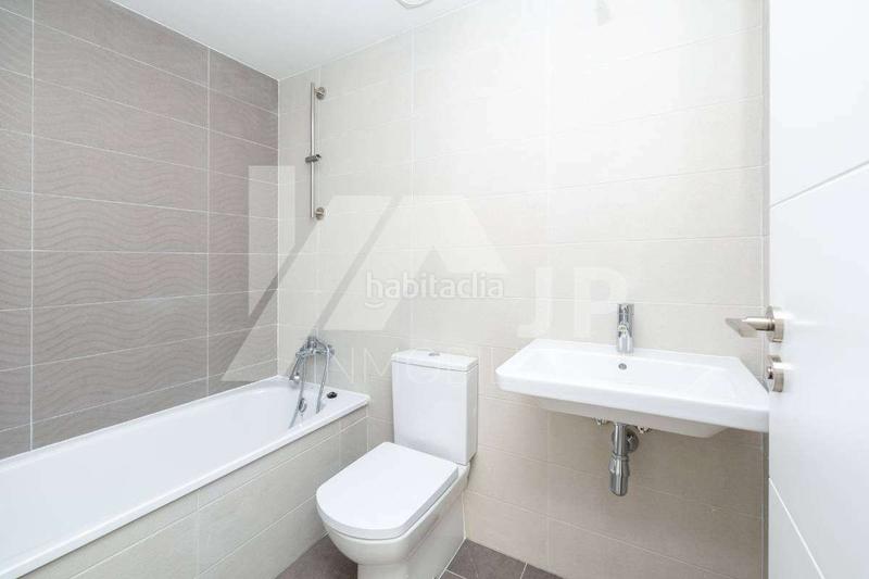 Foto 1e374cfd-e487-421c-bb62-62a81a5cdd17. Rent flat with heating parking pool in Cerrillo de Maracena - Periodistas Granada