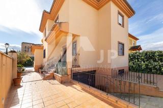 Chalet à Calle paseo de los tilos 3. Unifamiliar en la urbanizacion los chopos, las gabias, construcc