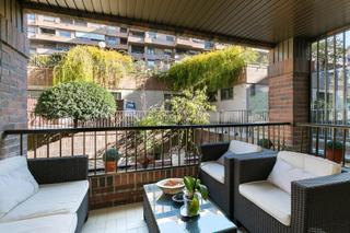 Appartement à Avenida divina pastora 7. Amplio piso con 5 dormitorios, 2 baños , aseo, terracita, garaje