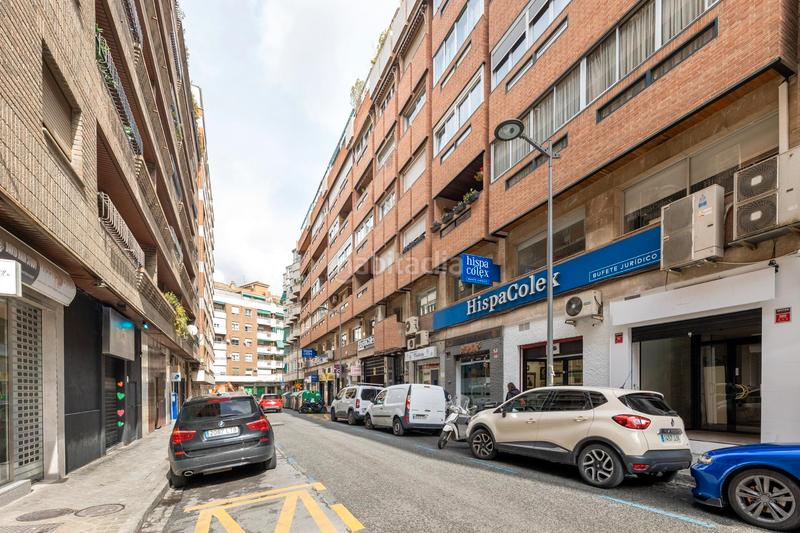 Foto 64e550d9-596e-466b-a3a8-f03d2c482a8d. Piso pisazo en venta junto a gran capitan, con plaza de garaje y trastero en Granada