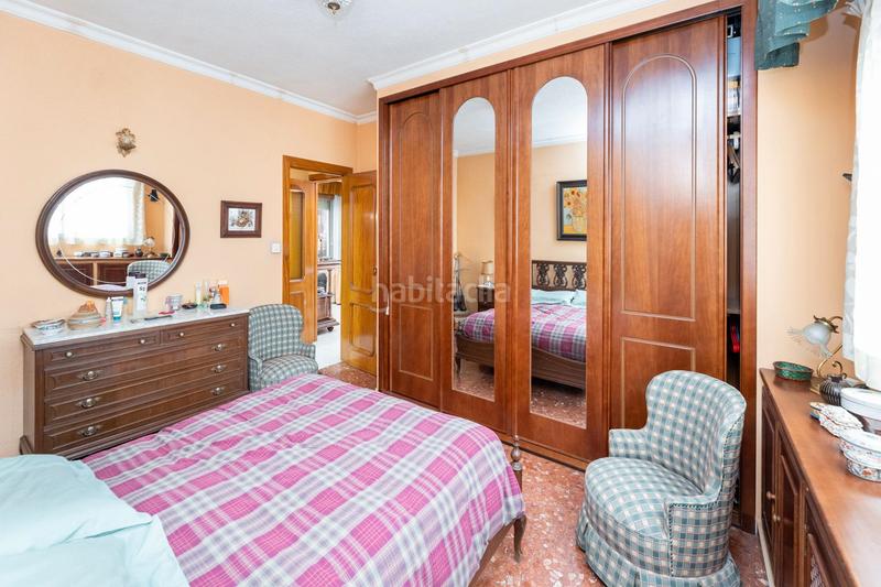Foto c285faca-17ad-4004-bed9-8772e60d1a4f. Piso pisazo en venta junto a gran capitan, con plaza de garaje y trastero en Granada