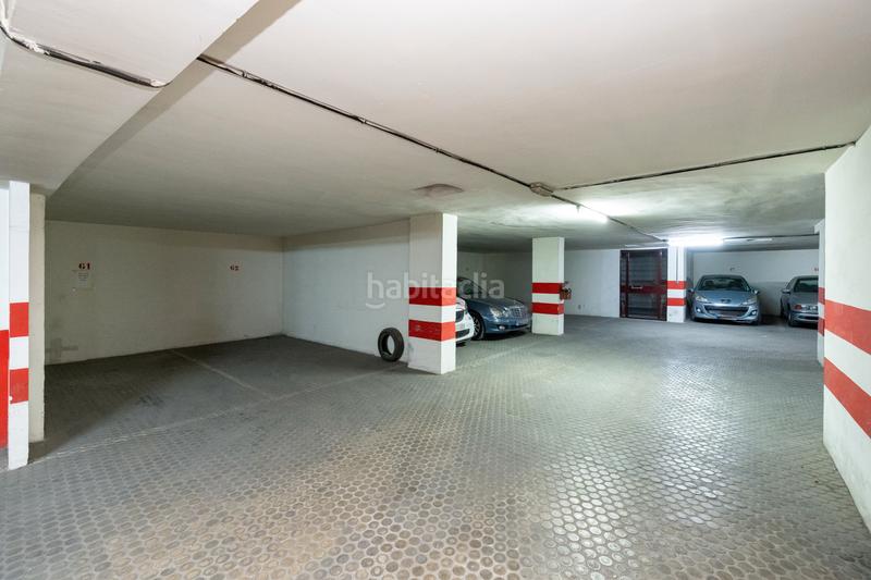 Foto d07c90f7-1f87-4e26-a03c-388d1dc13d2f. Autoparkplatz in calle pedro antonio de alarcón 60 in Granada