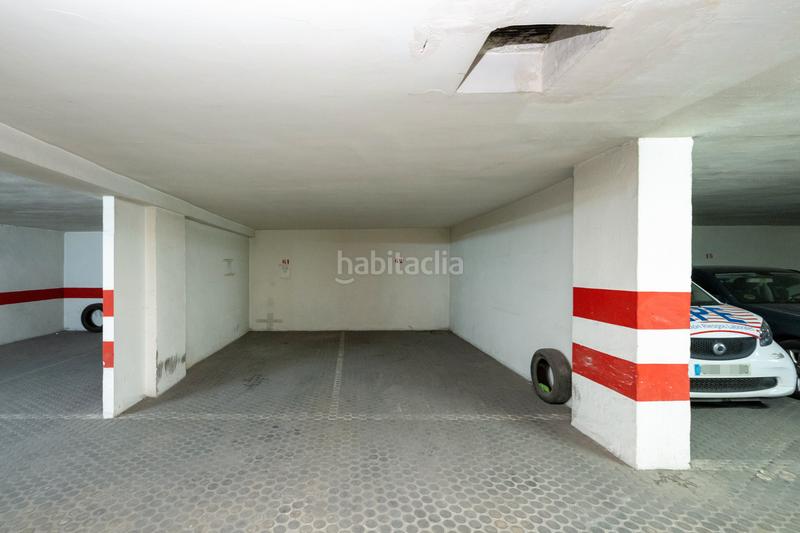 Foto fd762d86-8349-49d9-bf6c-0e04b90961b8. Autoparkplatz in calle pedro antonio de alarcón 60 in Granada