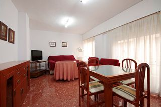 Rent Flat in Callejón del conde 3. Pleno centro de granada. junto calle mesones y facultad de tradu