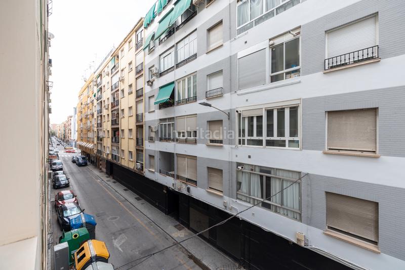Foto 072df1de-2a05-4cd6-bc6c-dbd557bab684. Alquiler piso junto plaza albert einstein. piso para estudiantes.
salon con balcon.
3 dormitorios, cuarto de baño
cocina amueblada con electr en Granada
